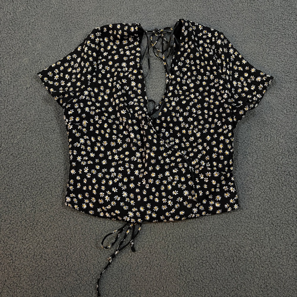 Bershka Top Womens L Black Daisy Floral Lace Up Open Back Short Sleeve Crop Top